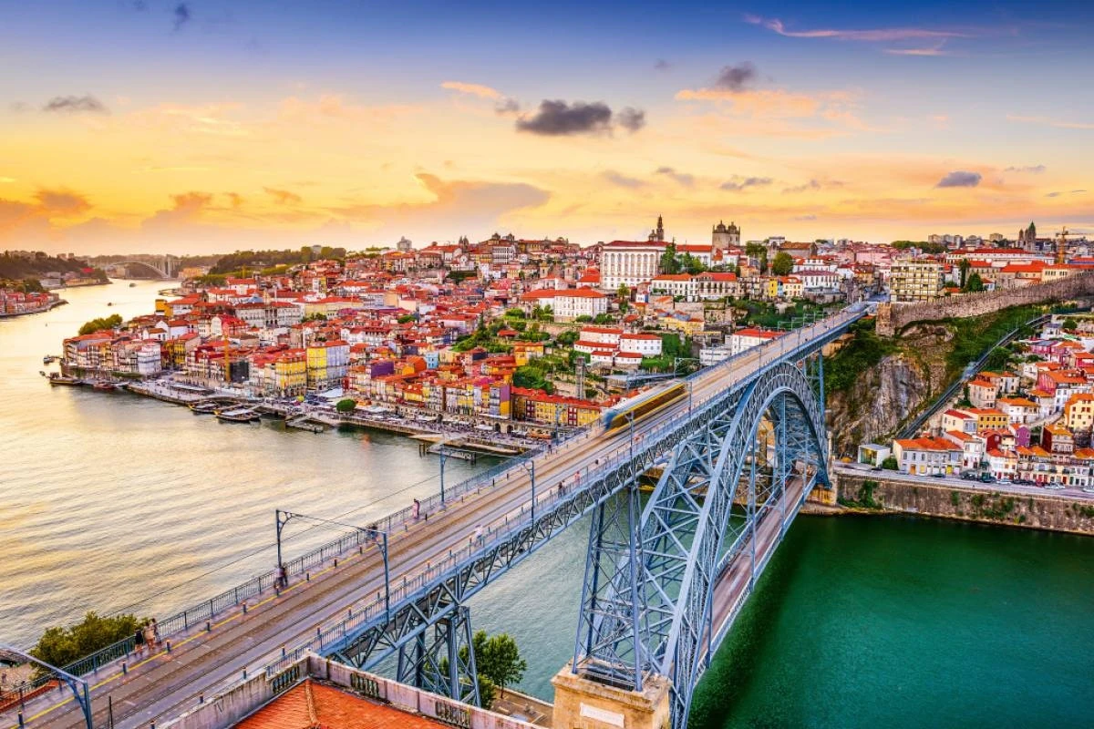 Camino Portugués por la Costa: Monumentos y Destinos Emblemáticos
