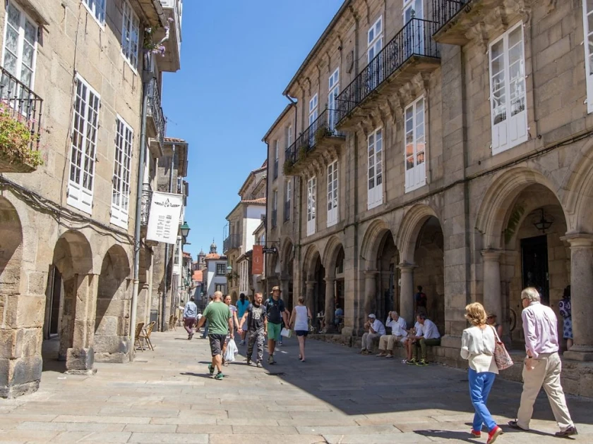 Santiago de Compostela: Donde lo Sagrado se Fusiona con lo Disruptivo