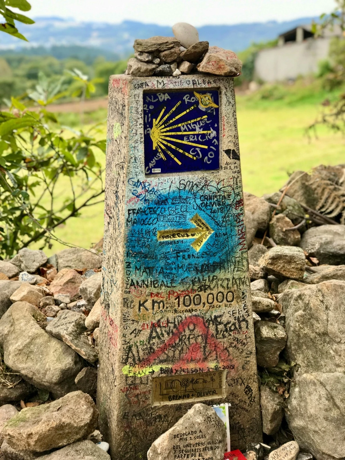 El alma del Camino: Símbolos, tradiciones y esencia del peregrino.