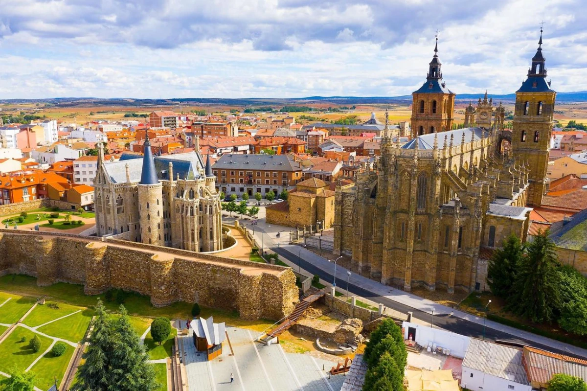 Astorga, una joya monumental en el Camino de Santiago