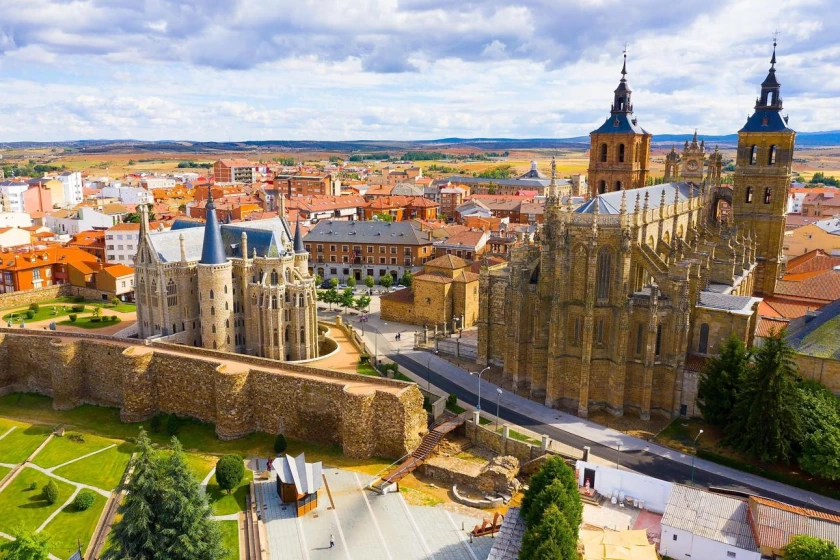 Astorga, una joya monumental en el Camino de Santiago