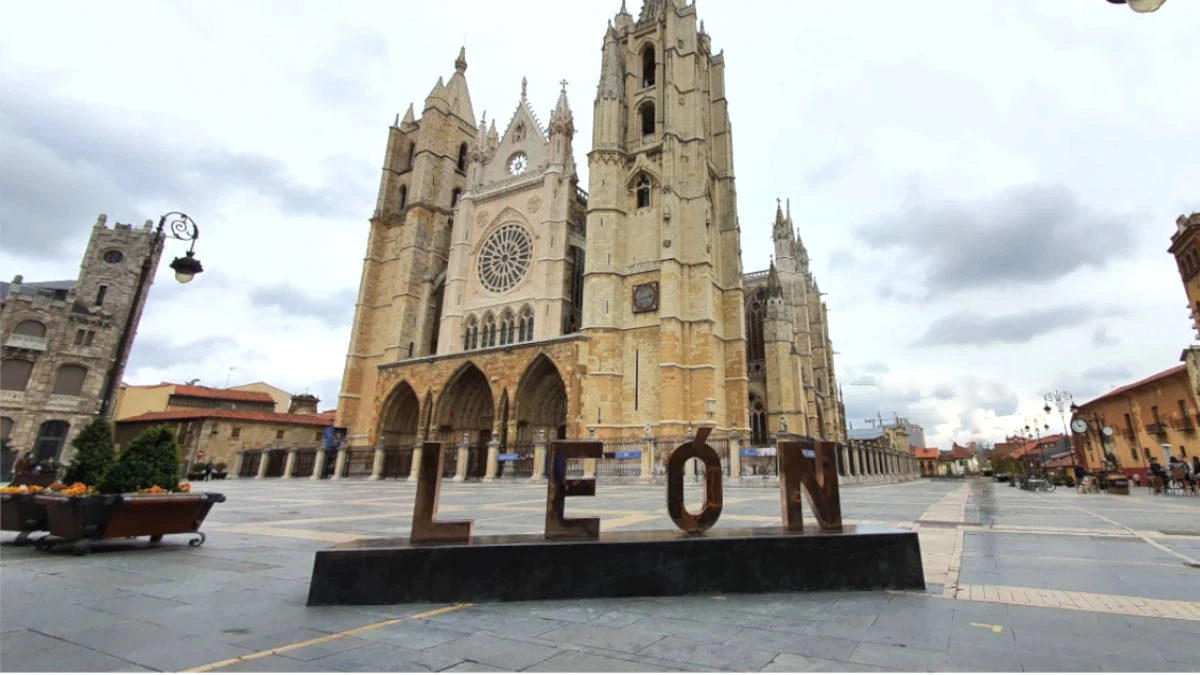 LEON: qué ver, qué hacer y por qué merece una noche extra antes de continuar hacia Santiago