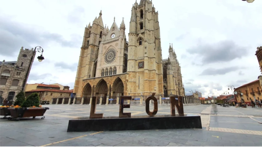 LEON: qué ver, qué hacer y por qué merece una noche extra antes de continuar hacia Santiago